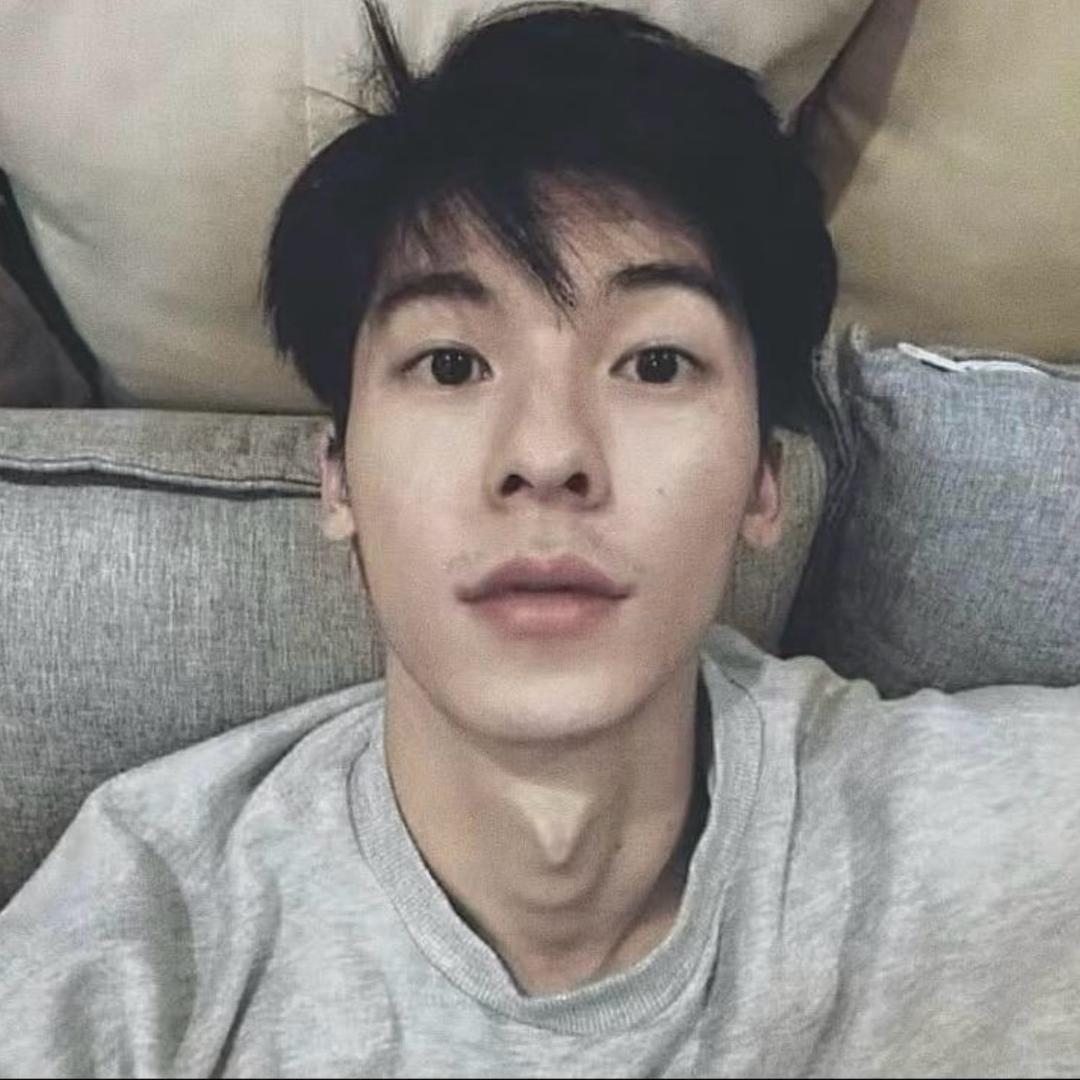 会踢球的周潇齐. 🧸