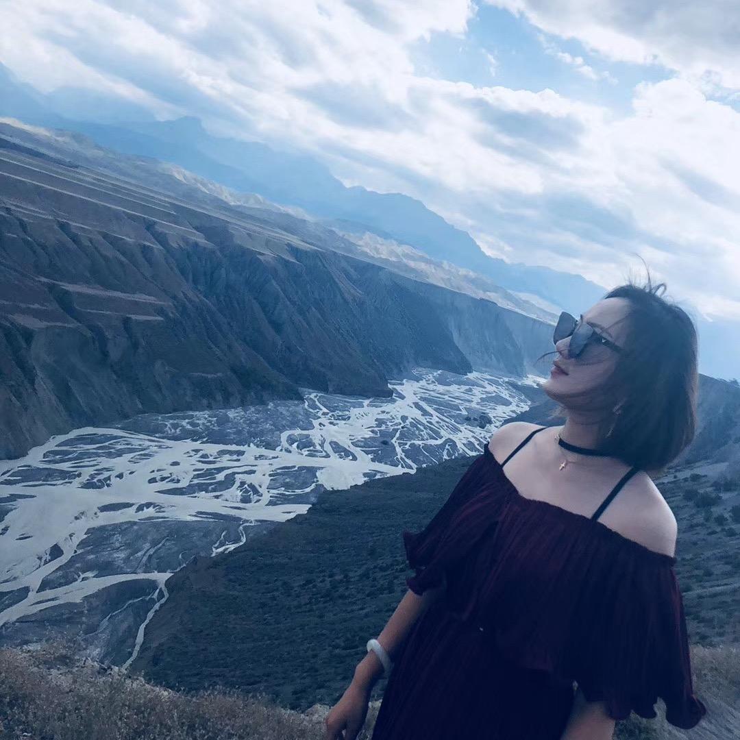 李昕薇