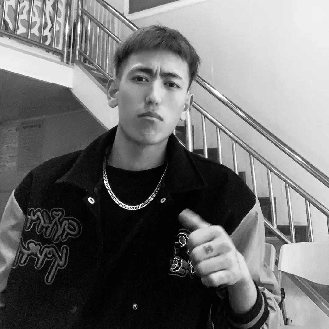 W   🐍   Z