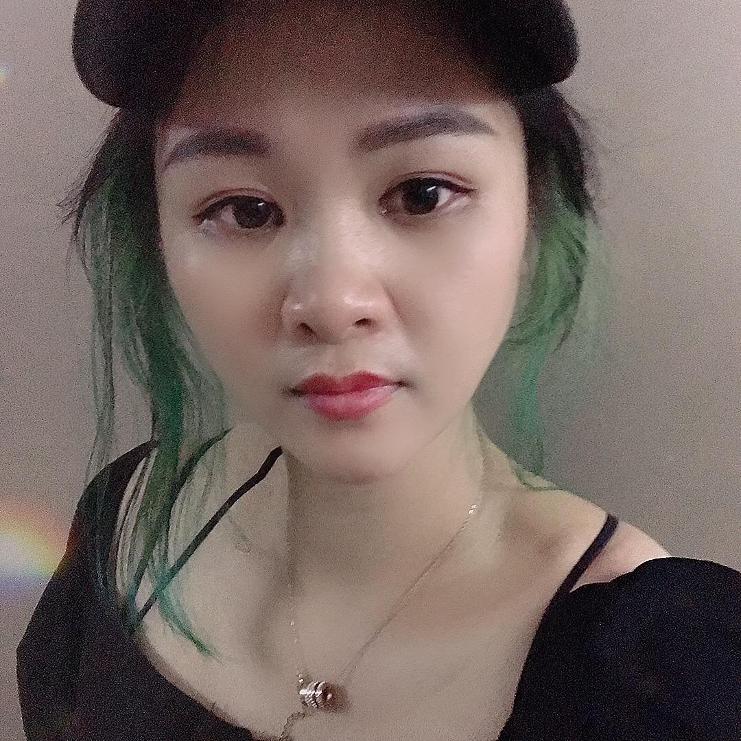 美姿服饰小梁