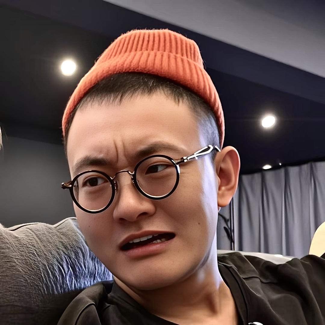 铁蛋儿爱玩车