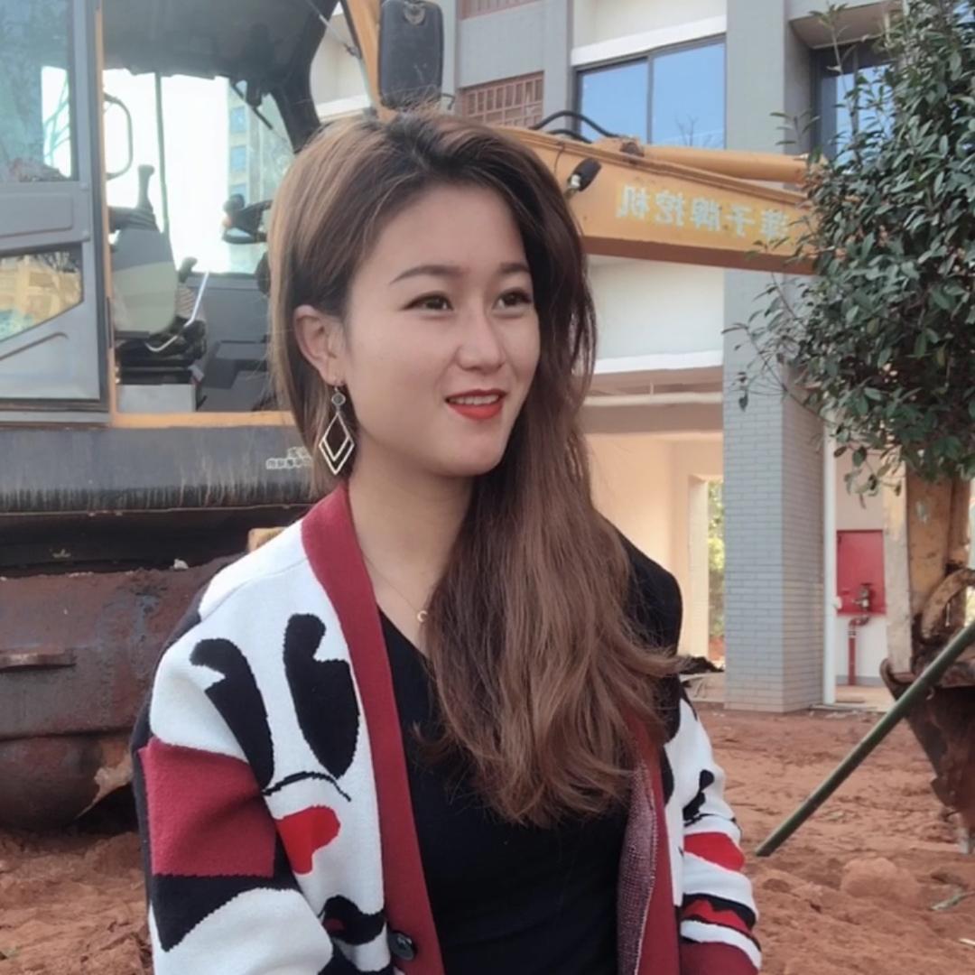 开挖机的萍子