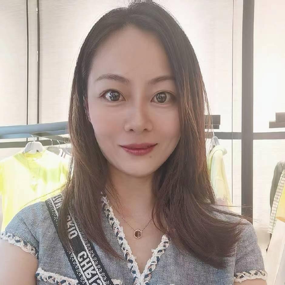 服装行业资深主理人～蕾芳