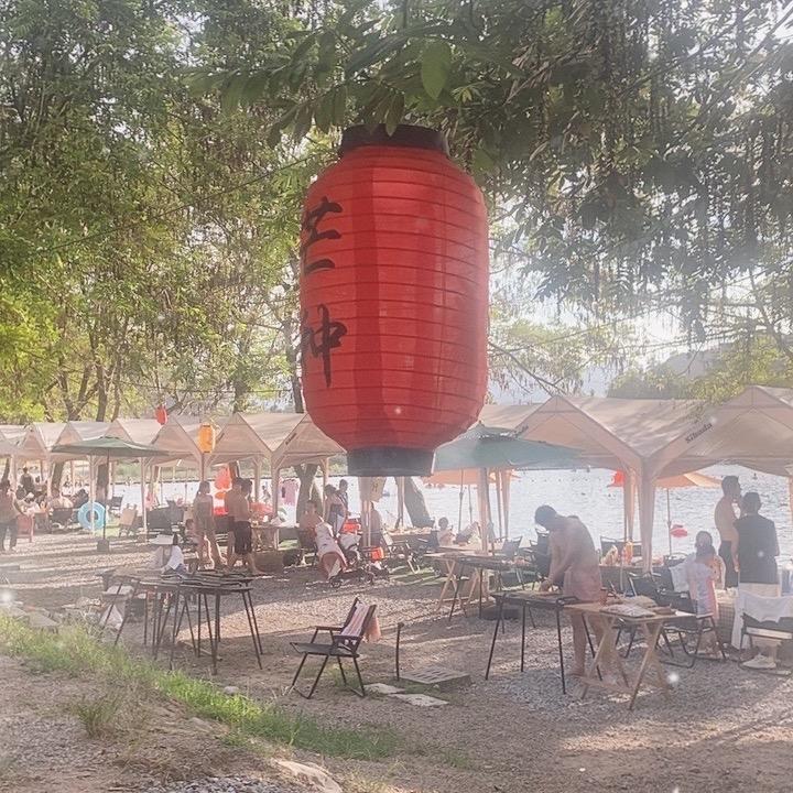 萤火虫烧烤营地