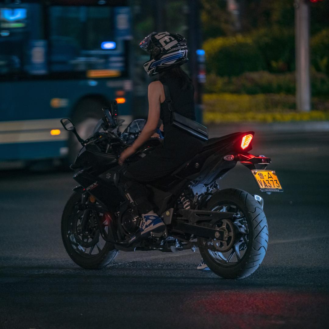 TroubleMegan（泳池版）