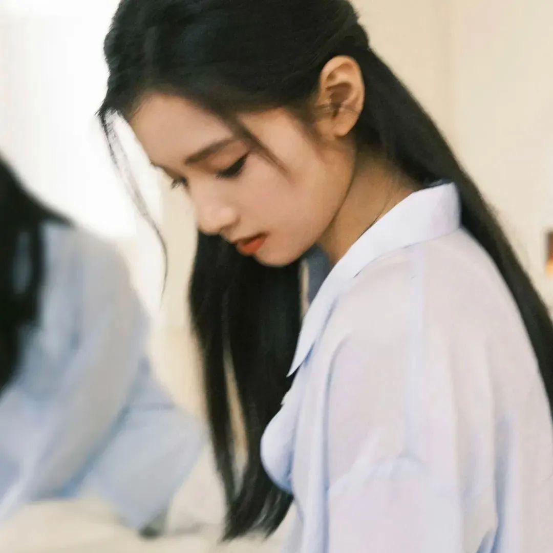 她似晚风