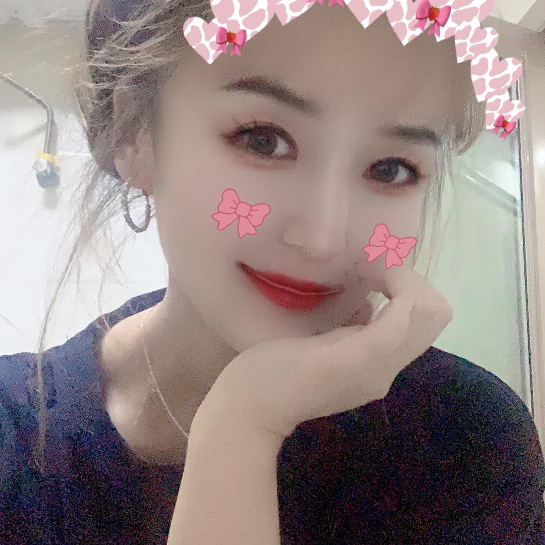 化妆师张玲