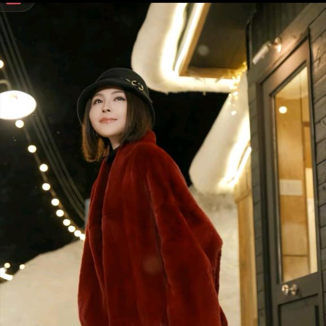 溶溶rongrong（轻奢穿搭）