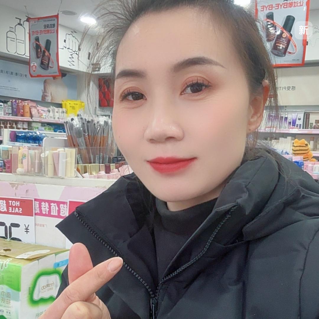 皇冠化妆品吴丹