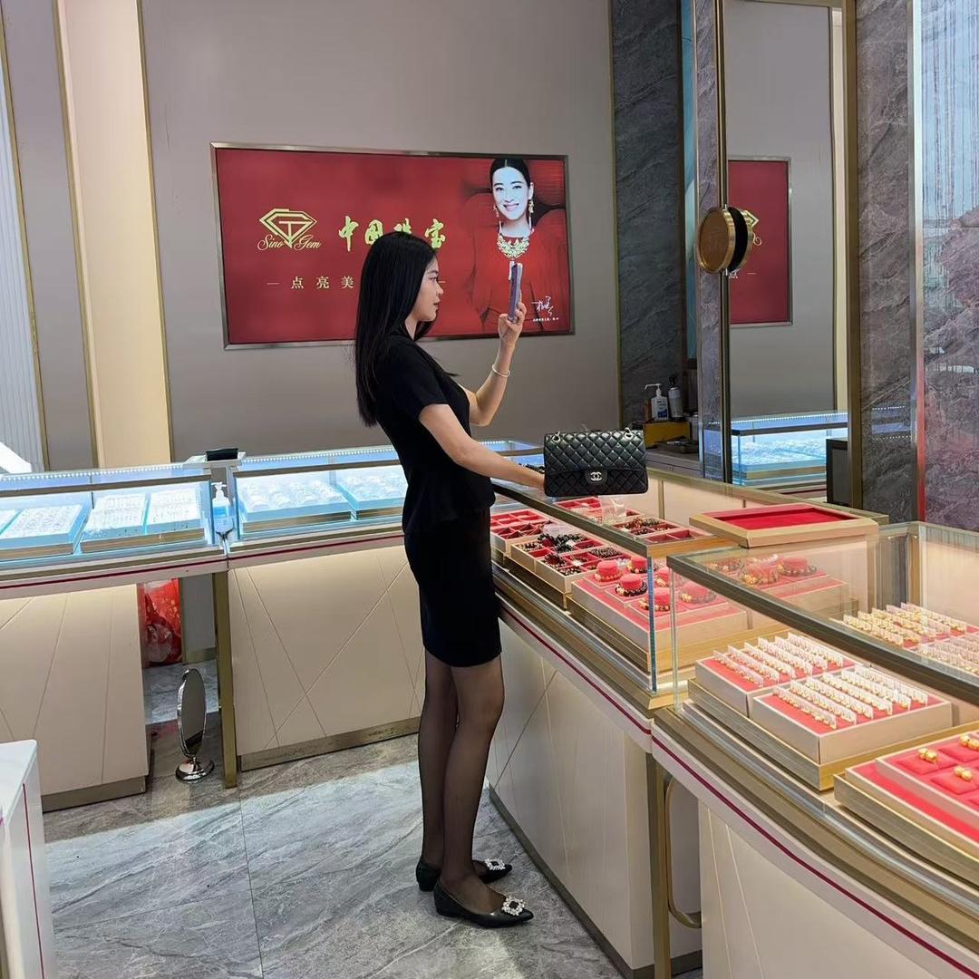 中国珠宝💎董小姐 吖