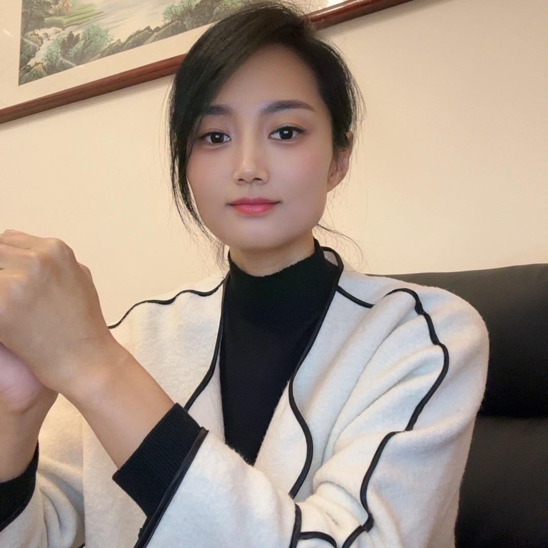 她在丛中笑