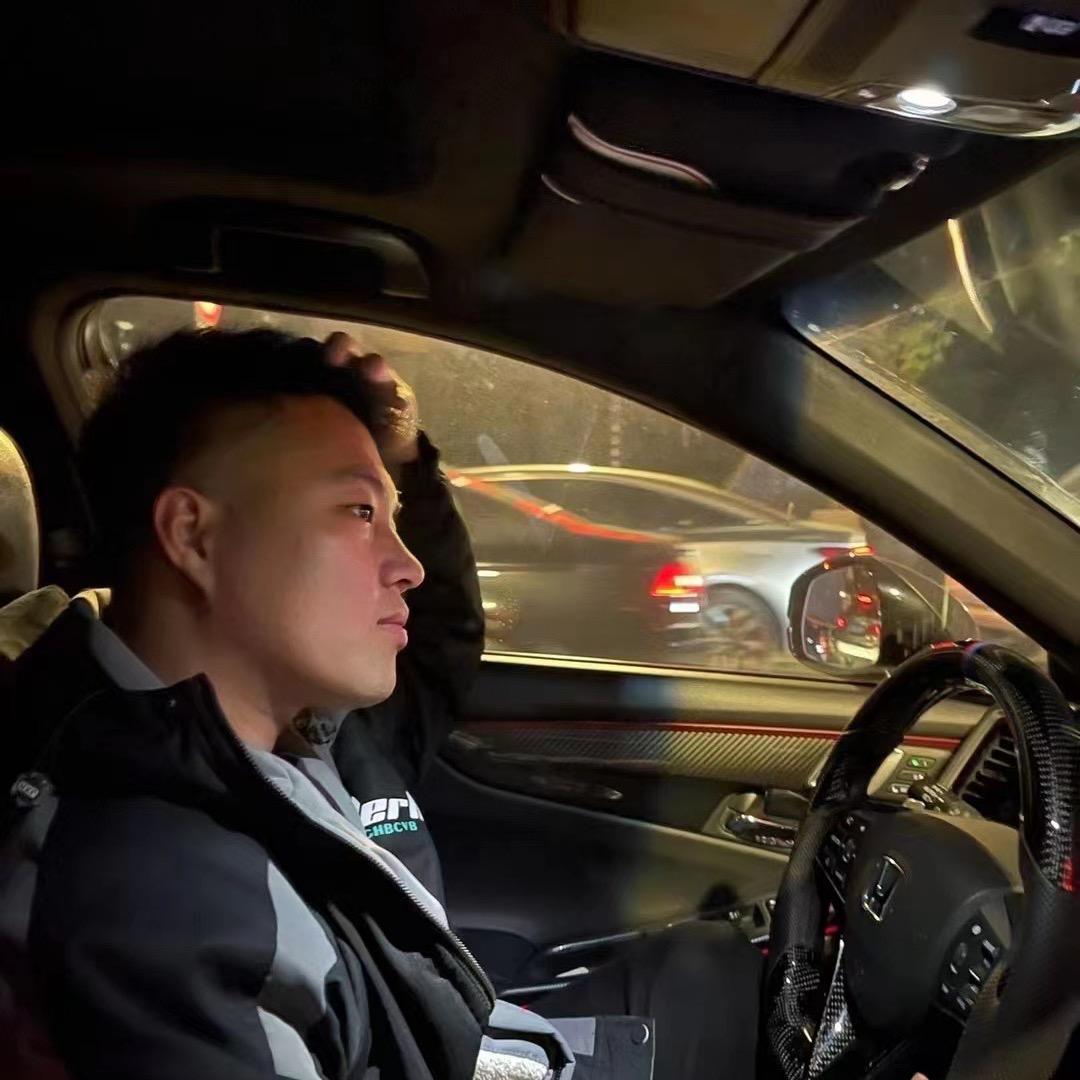 一个在努力的90后小胖子