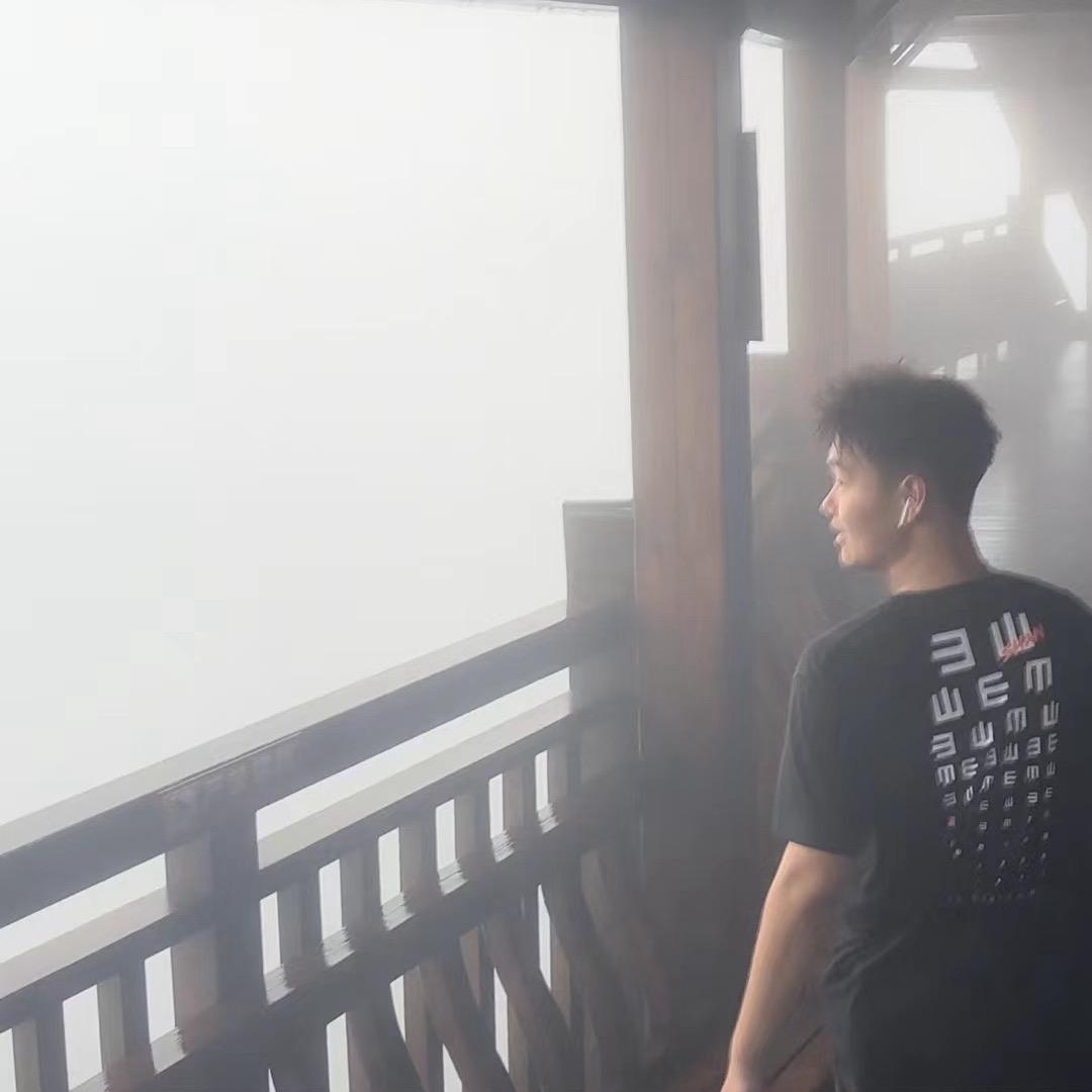 一名自律的保安