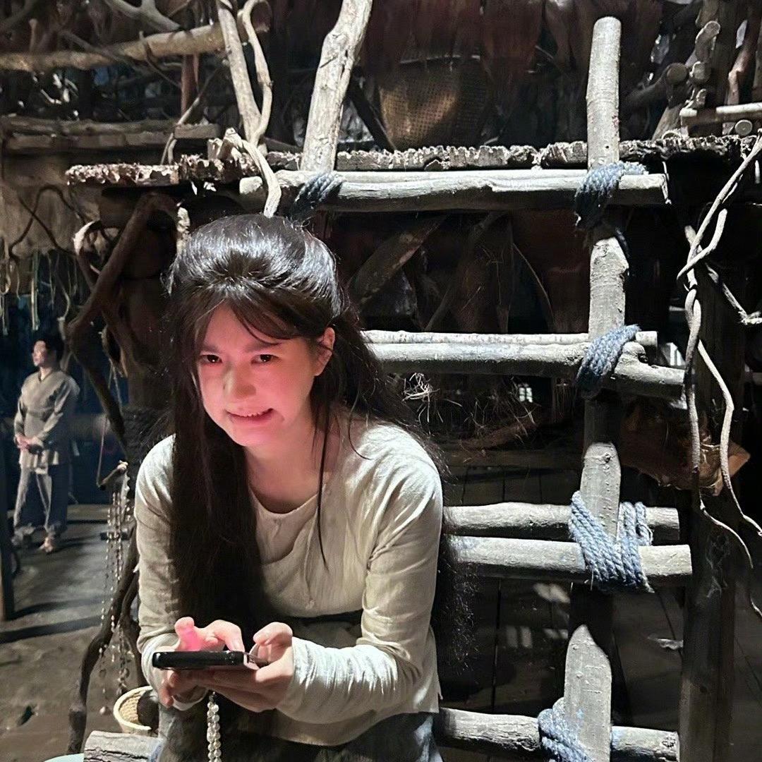 爱吃香菜.