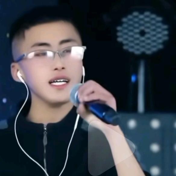 邢升羿（在户外）