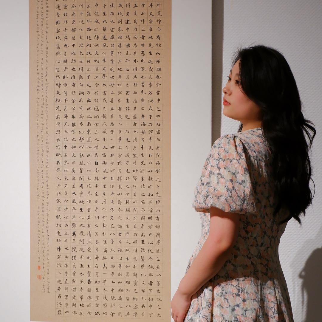 写字的人类幼崽-