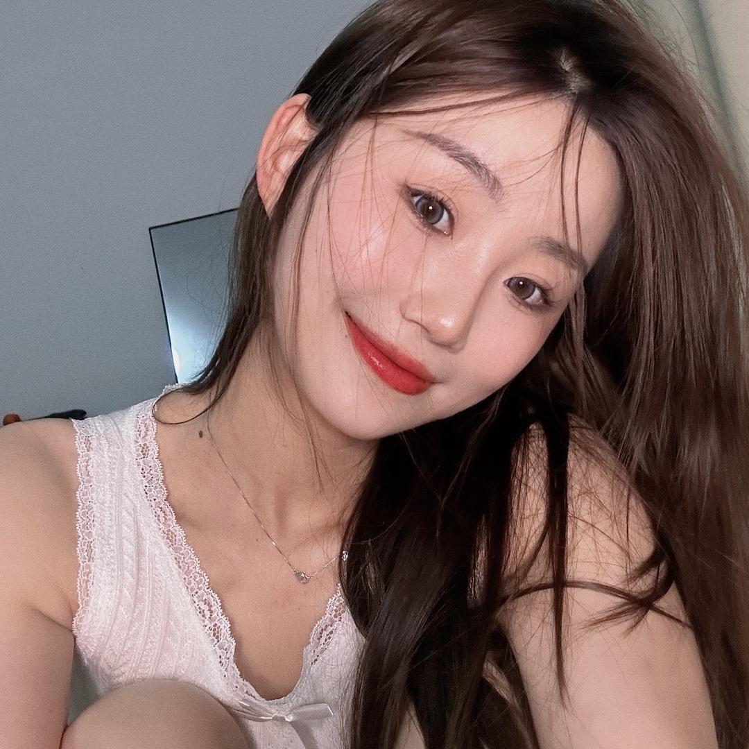 腼腆小美