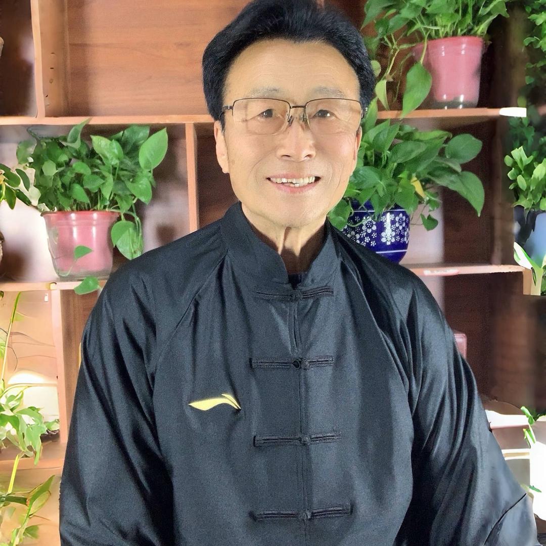 进芳穿搭