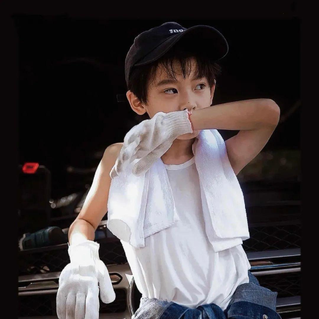 君莫笑