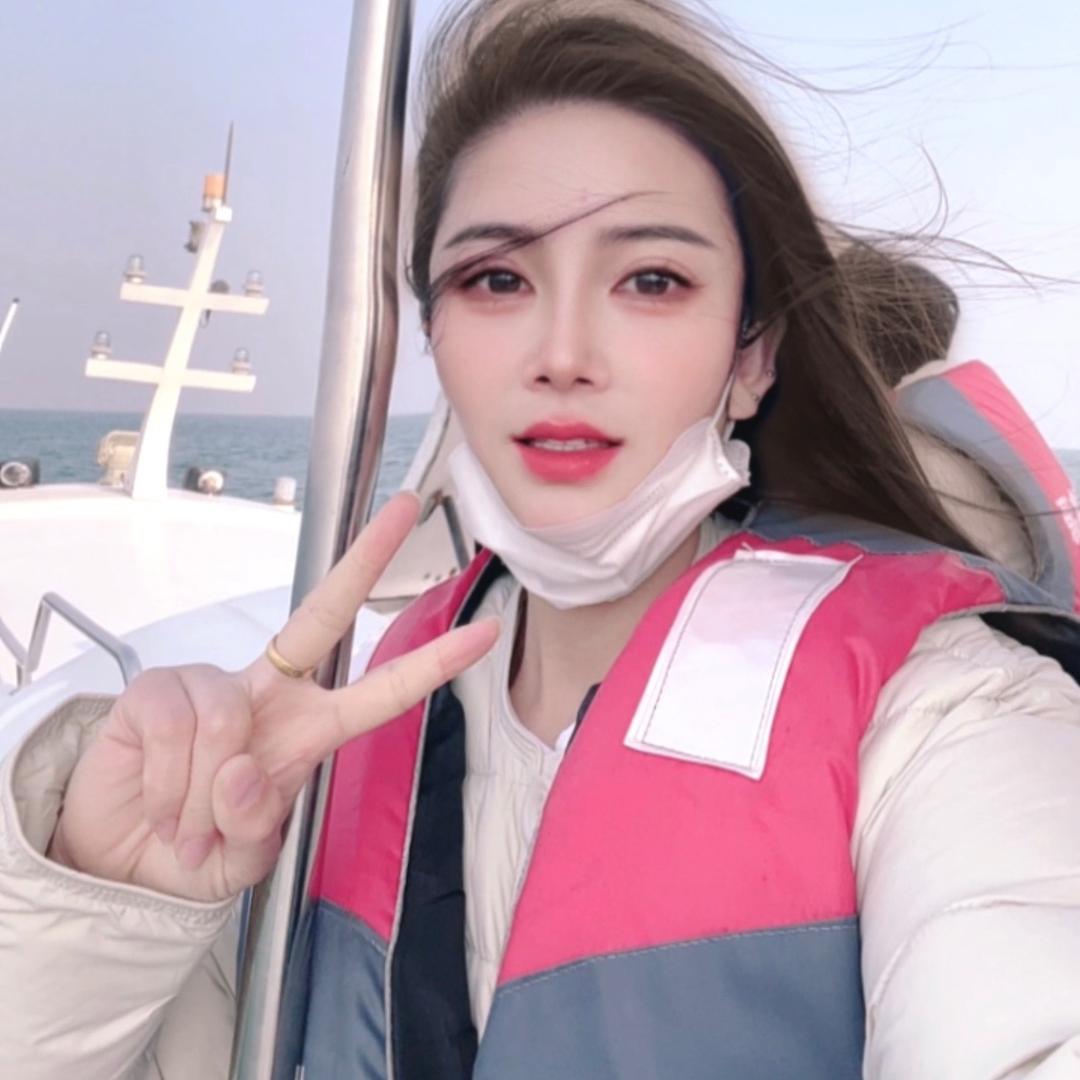 她.
