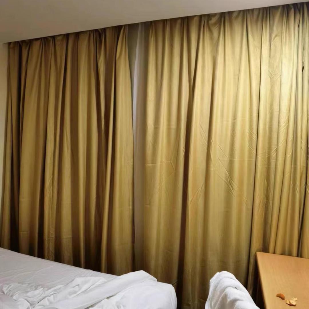 小李（二手窗帘）