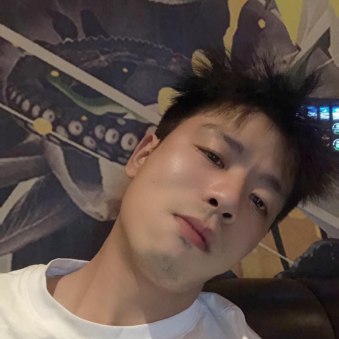 H J。  懿博    ❤️