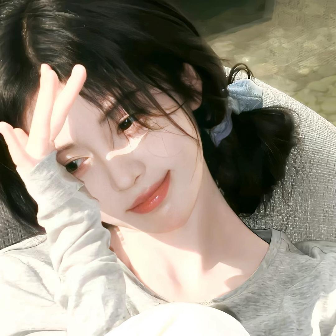 小栀.