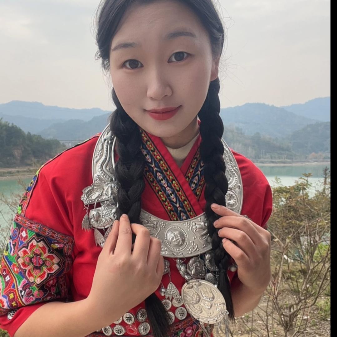 侗乡莹莹妹
