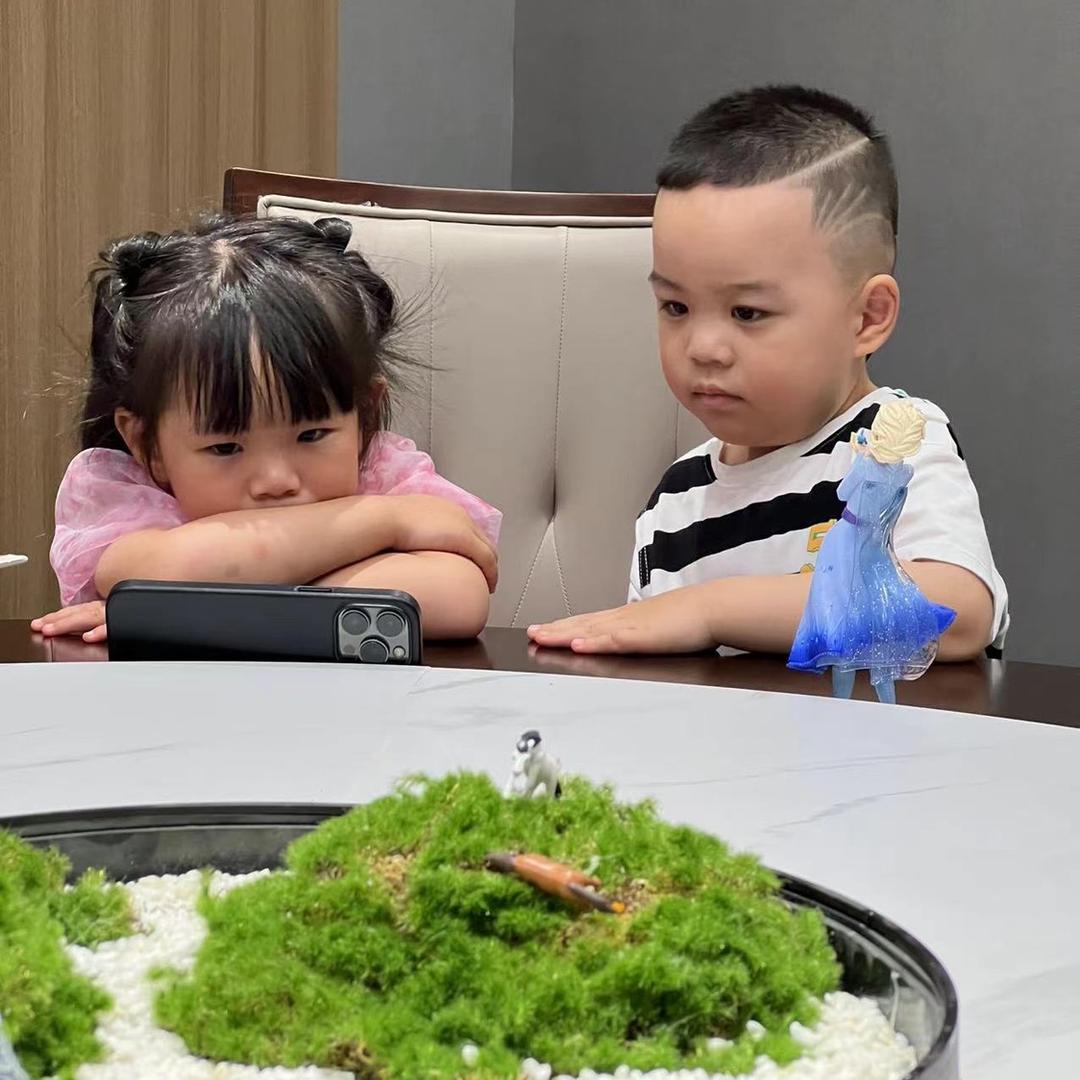 林间溪水