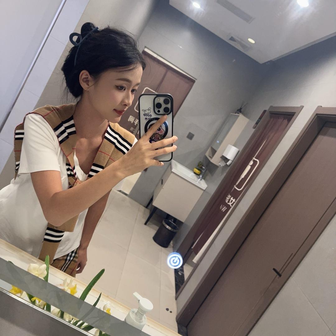 A-xiao 蔡.👗