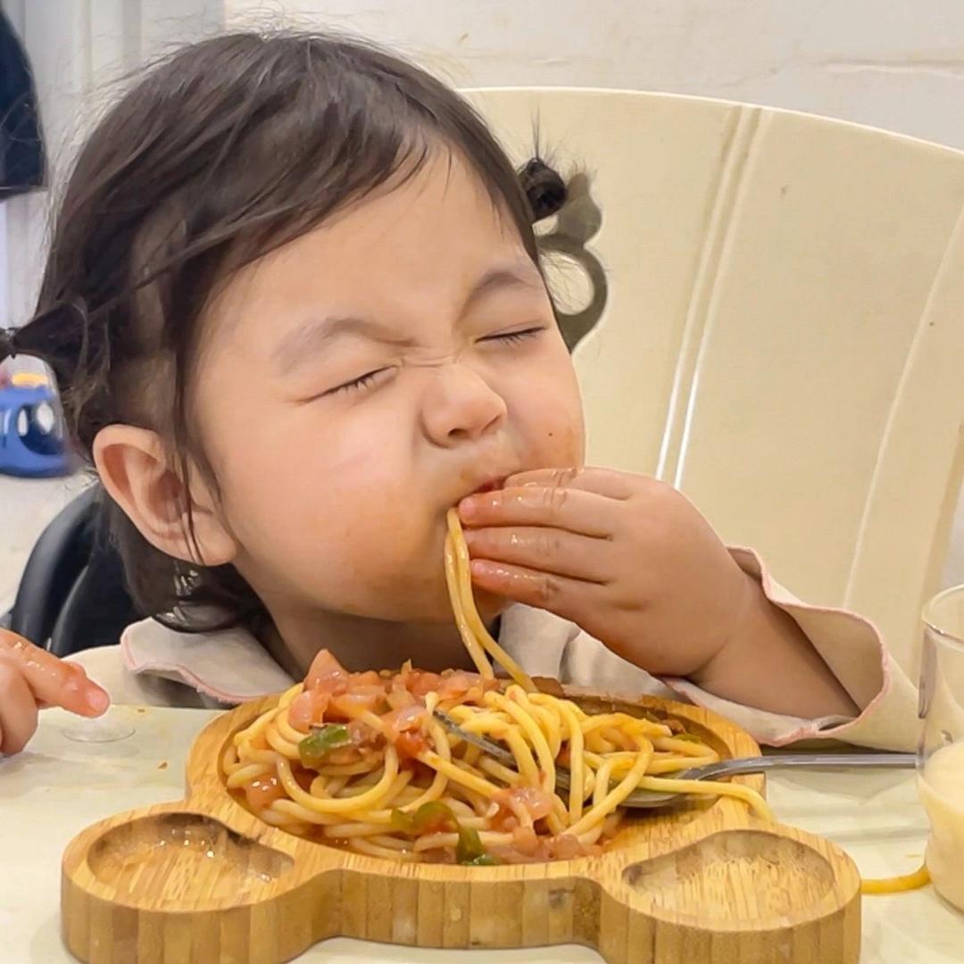 奶嘴儿吃美食