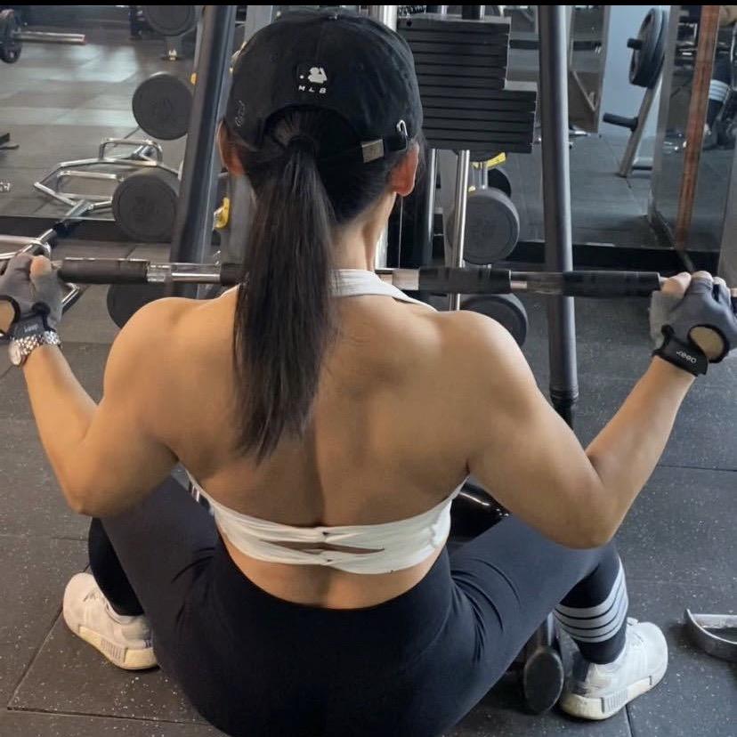 爱撸铁的花艺师