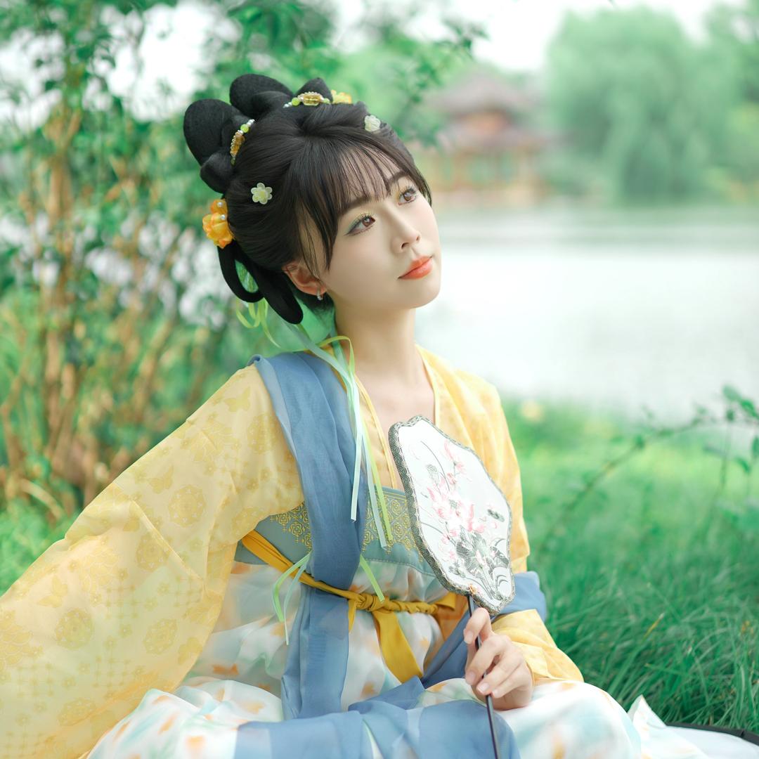 绾青丝汉服妆造官方号