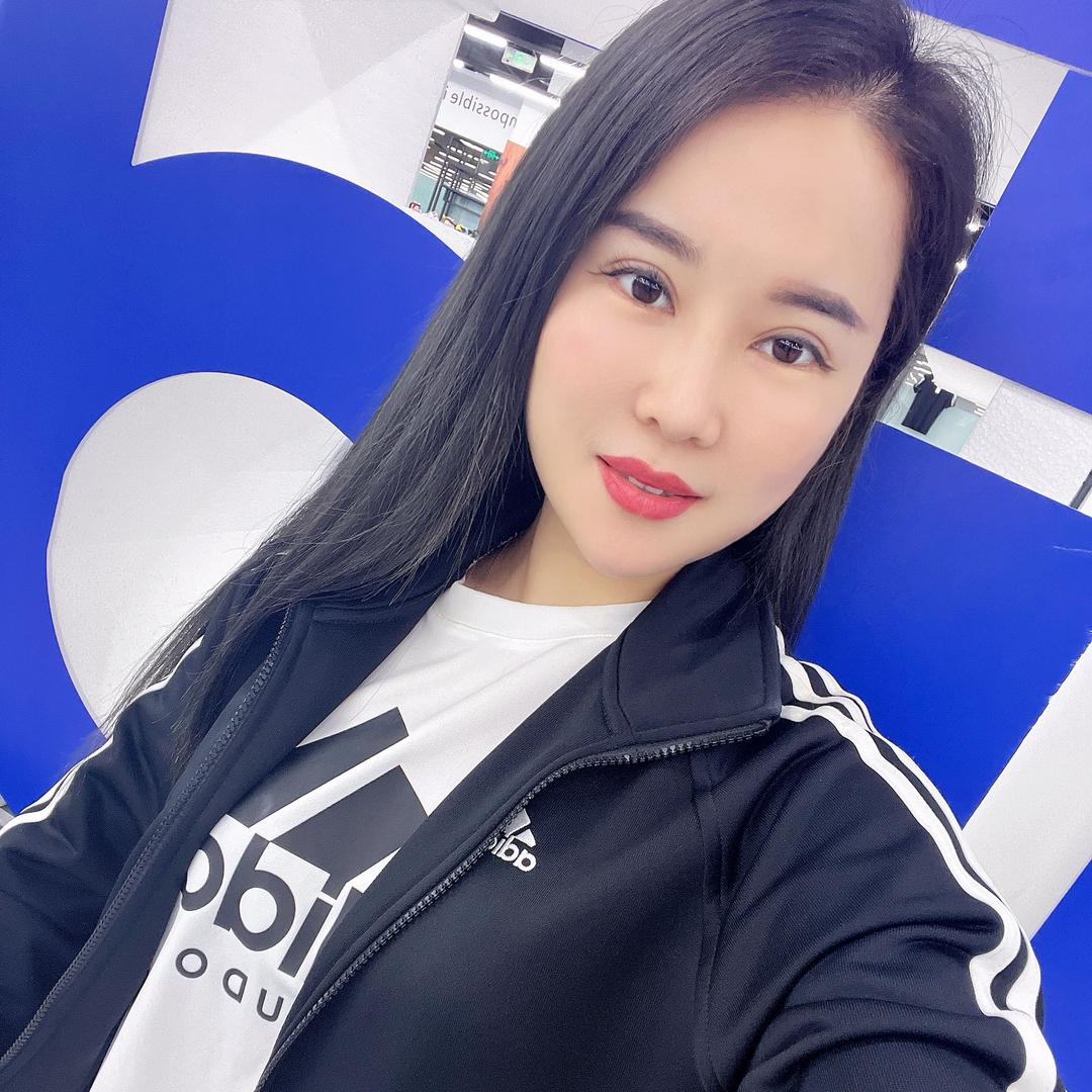 小胡总品牌运动折扣仓