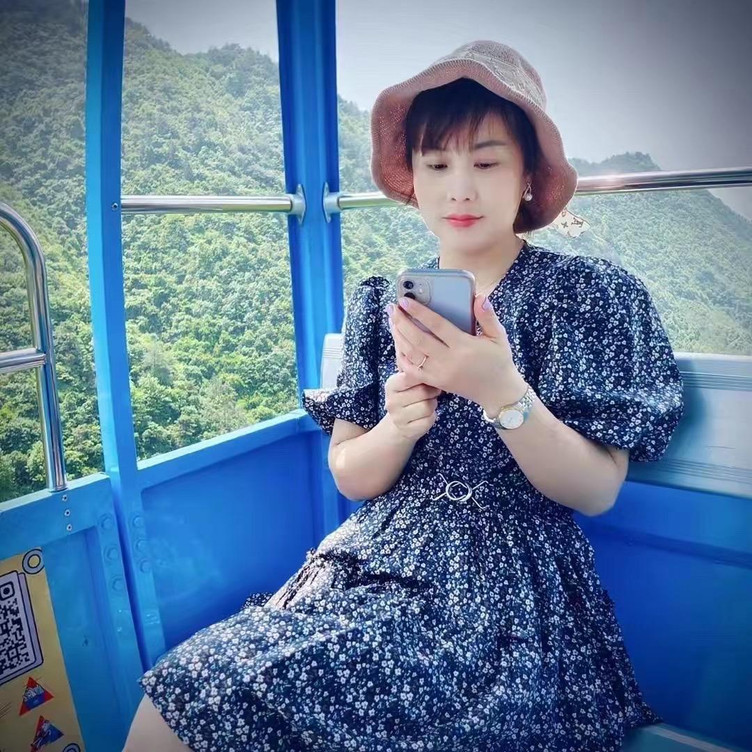 未来万家浮梁店  洪姐
