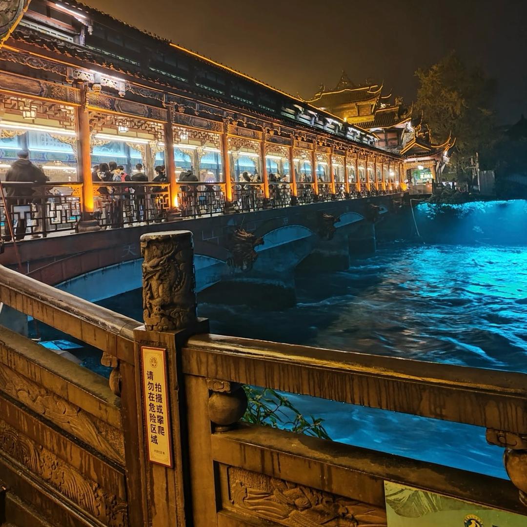 ￴￴万家灯火明