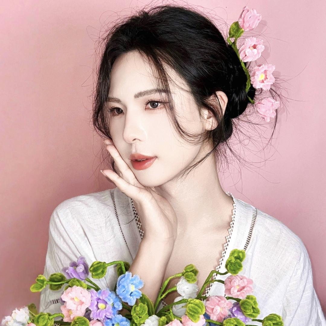 带枪美女