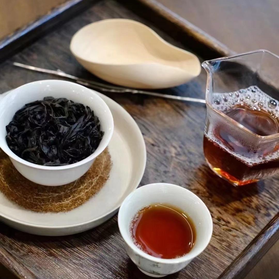 茶（武夷岩茶)