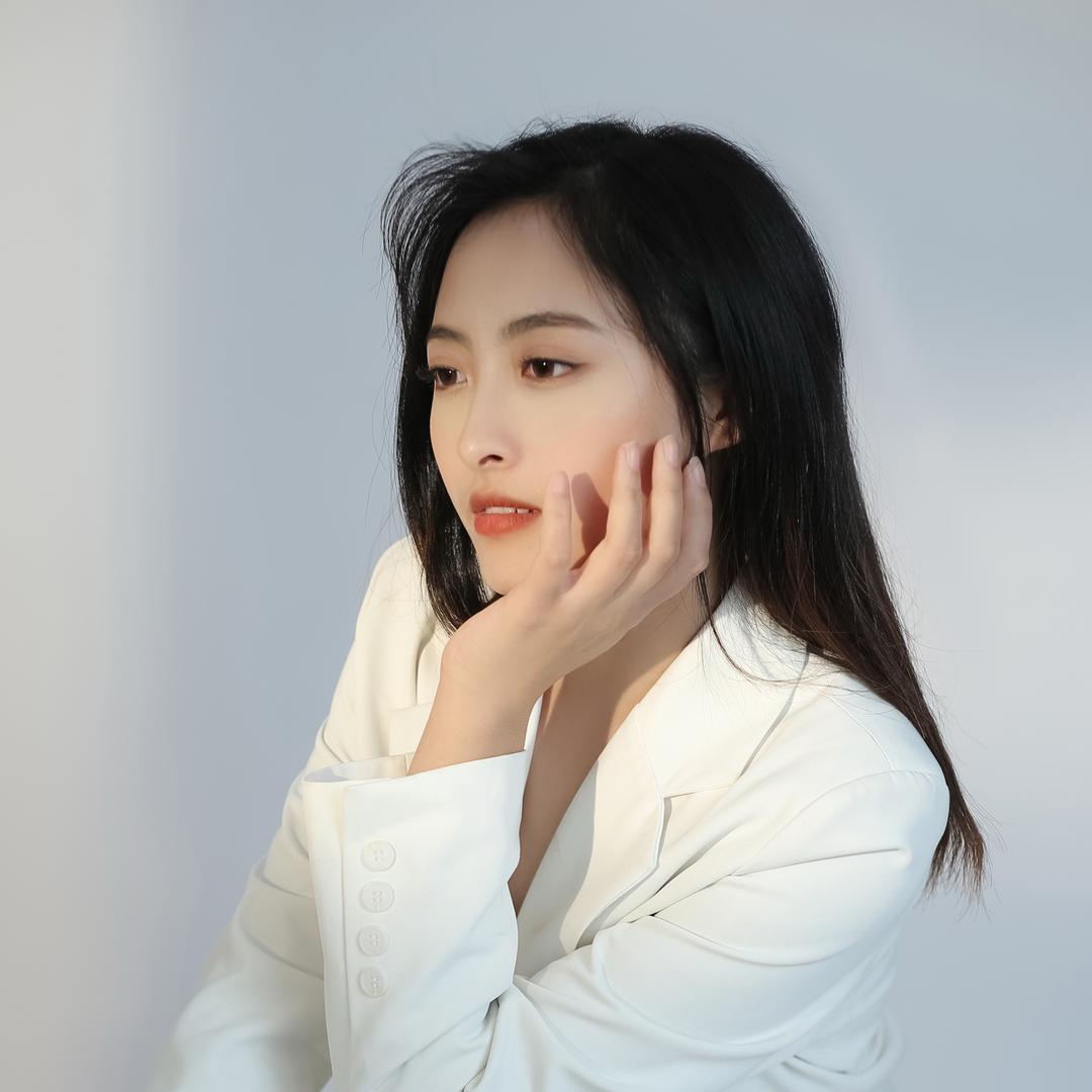 热爱主持的婷婷