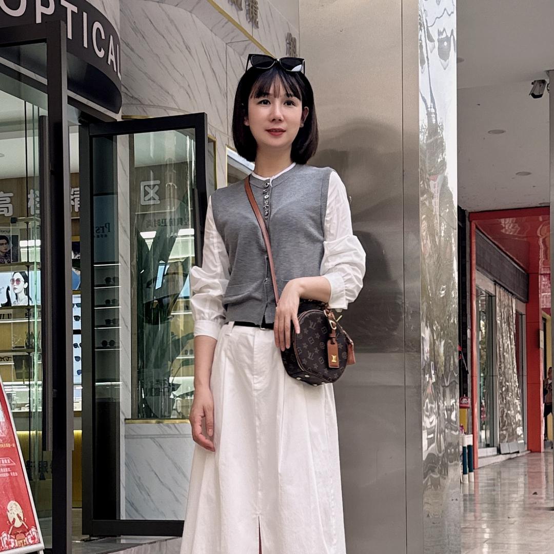 STCAROL圣卡萝丘北县圣卡萝女装店