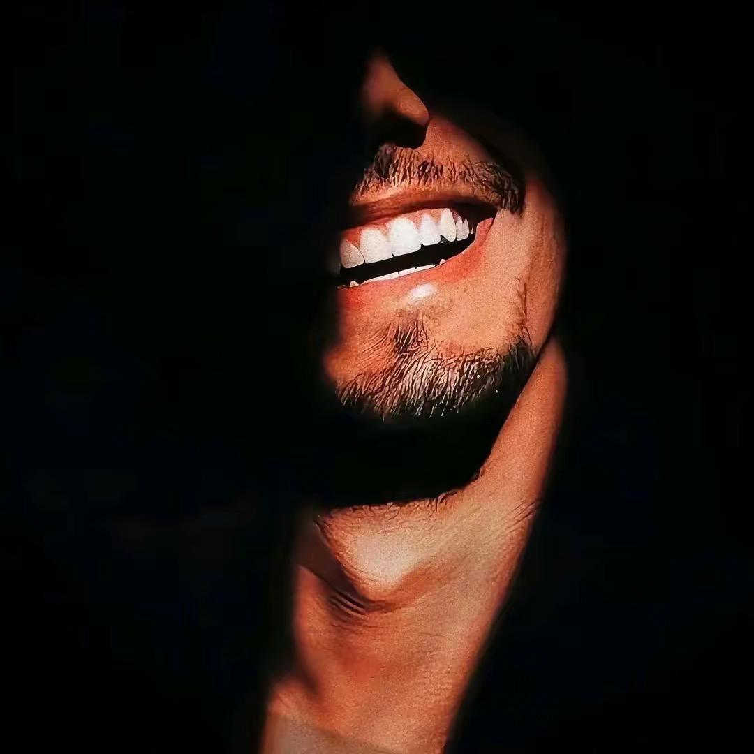 微笑的男孩🙈