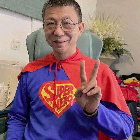 超人爷爷爱画画