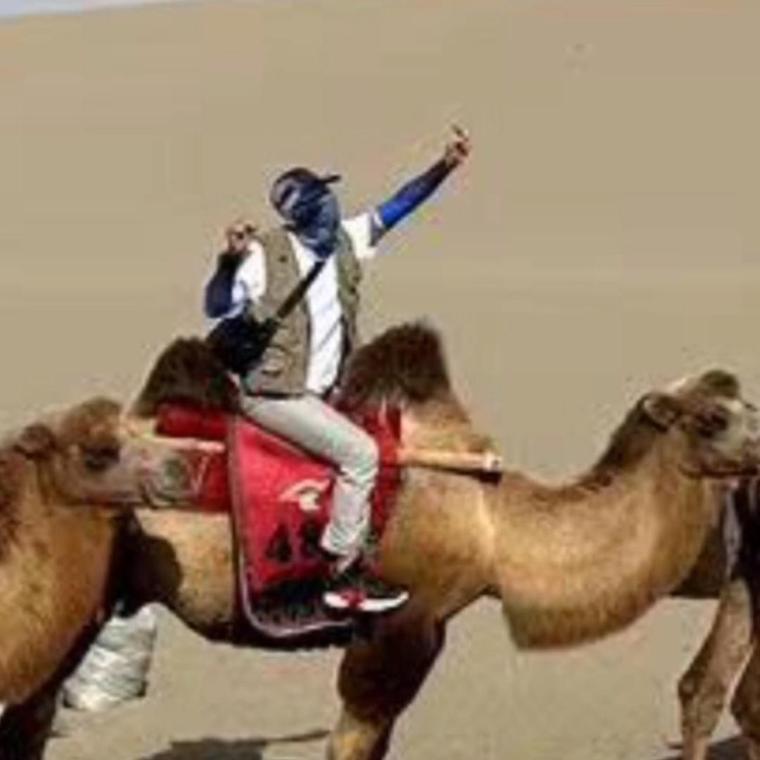 猛男敏喜欢钓鱼