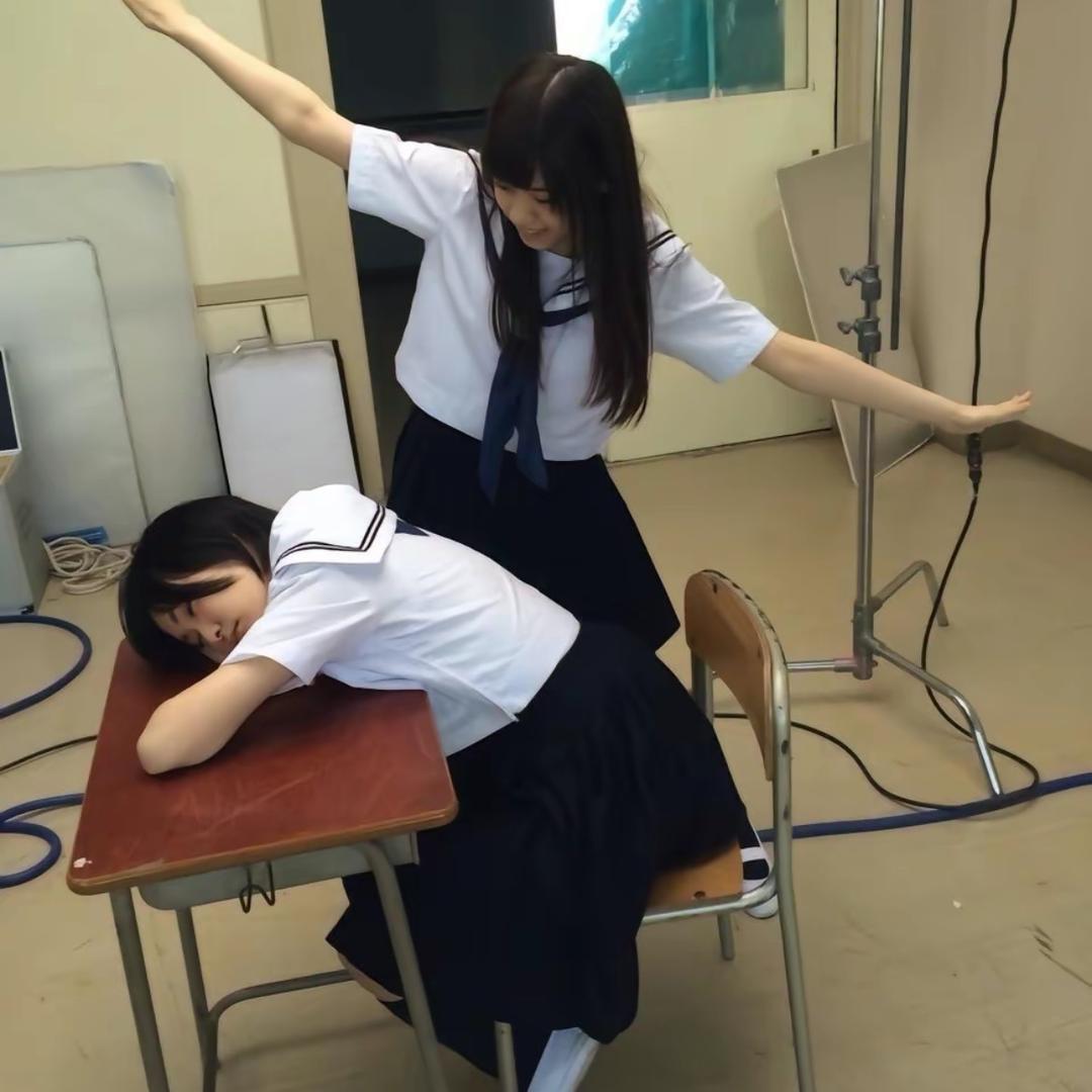 踢歪歪踢歪了树