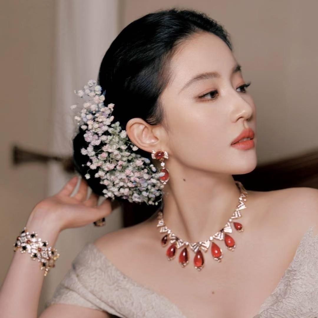 情绪稳定的富婆