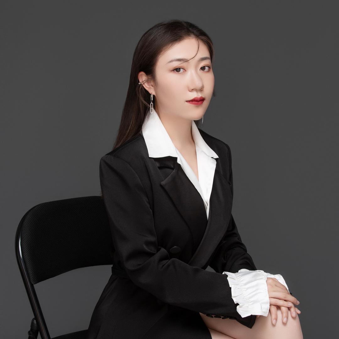 欣妮是普通一带娃的