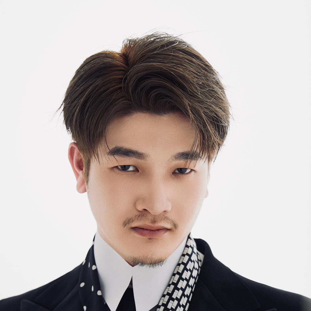 劳 伦