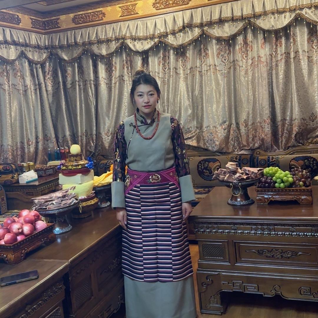 ཨ་མིན། d Z