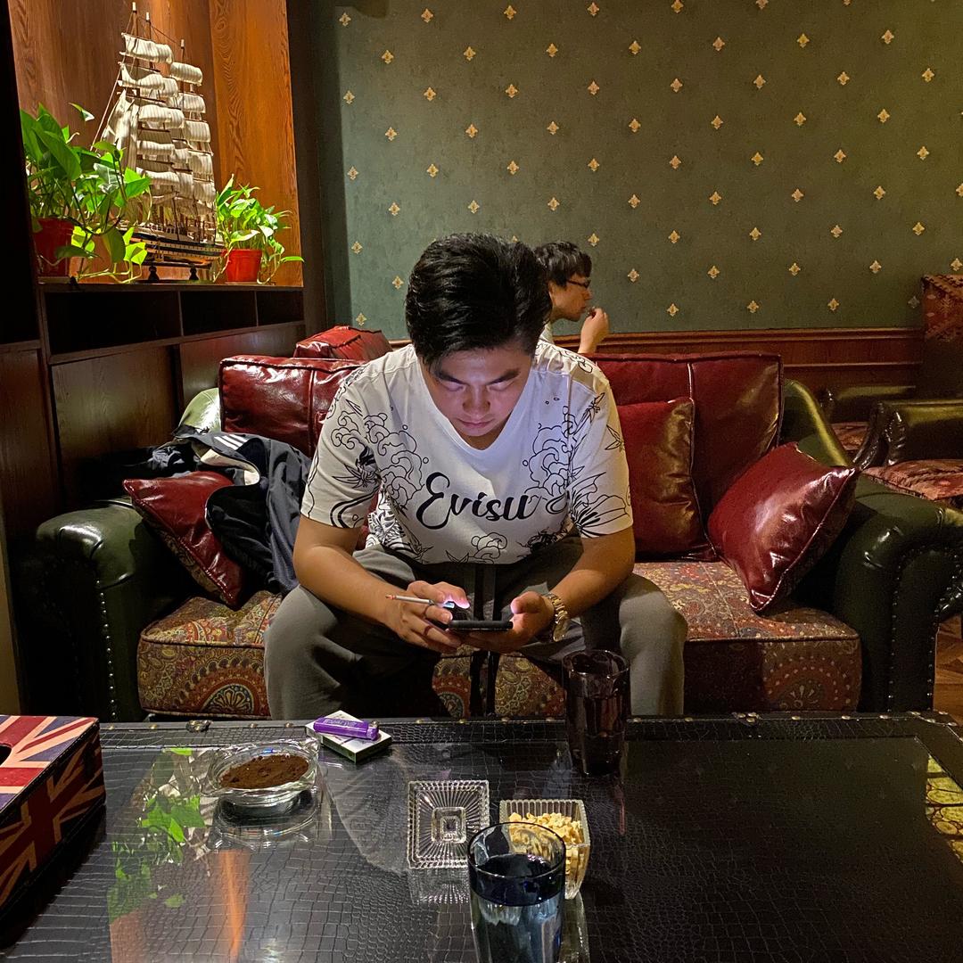 单色不