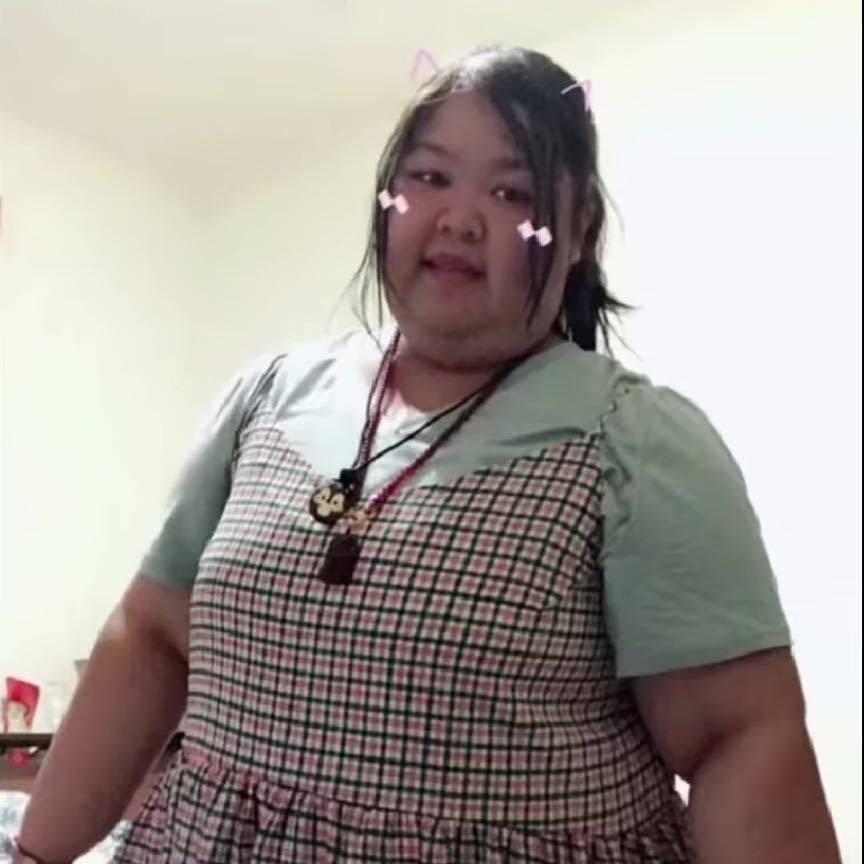 新源行走的肉包子